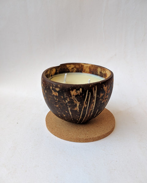Brown Coconut Shell Scented Candle With Wooden Cover (Lemon grass)