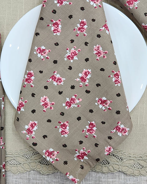 Set of 4 Ditsy Printed Cotton Table Napkin with Tray Holder