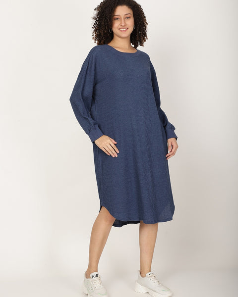 Knitted waffle midi dress with full sleeves and round neck