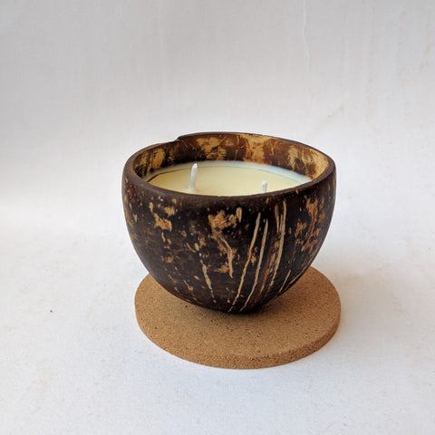 Brown Coconut Shell Scented Candle With Wooden Cover (Lemon grass)